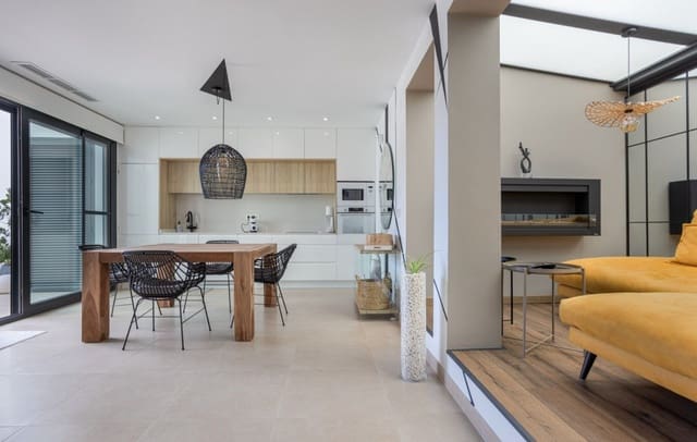 Chalet de 3 habitaciones en Benijófar en venta con piscina - 439.900 € (Ref: 9640728)