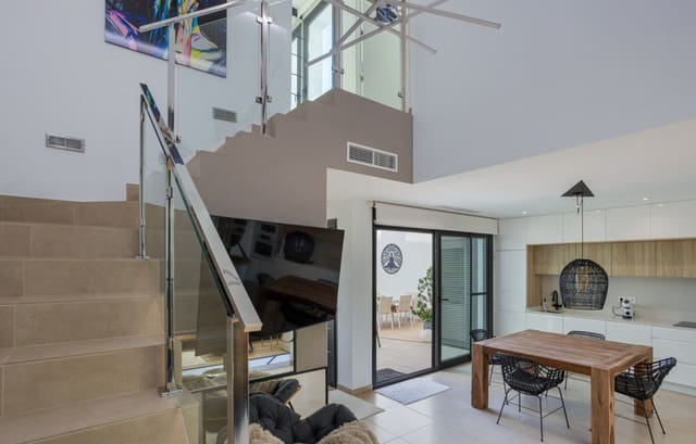 Chalet de 3 habitaciones en Benijófar en venta con piscina - 439.900 € (Ref: 9640728)