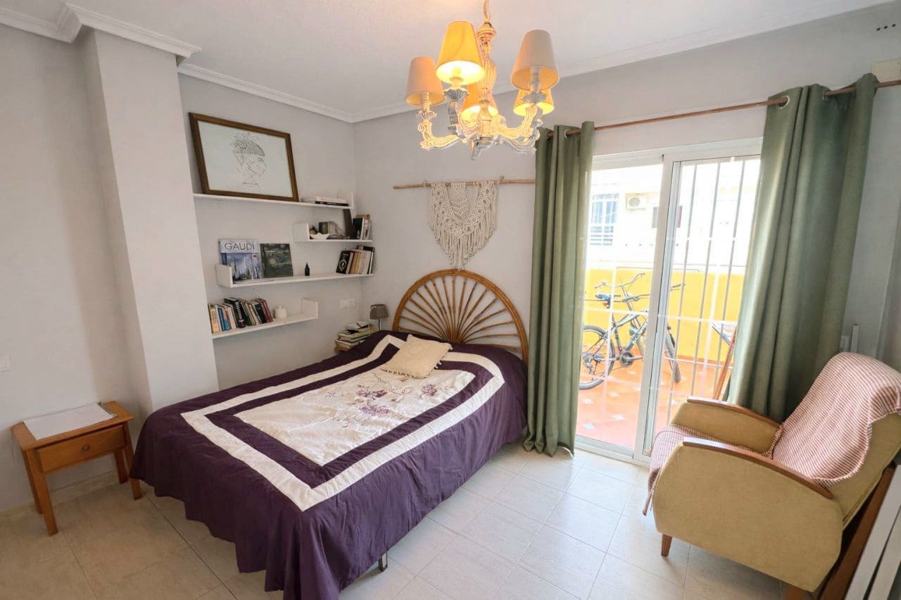 2 slaapkamer Penthouse te koop in Torrevieja - € 150.000 (Ref: 9640729)