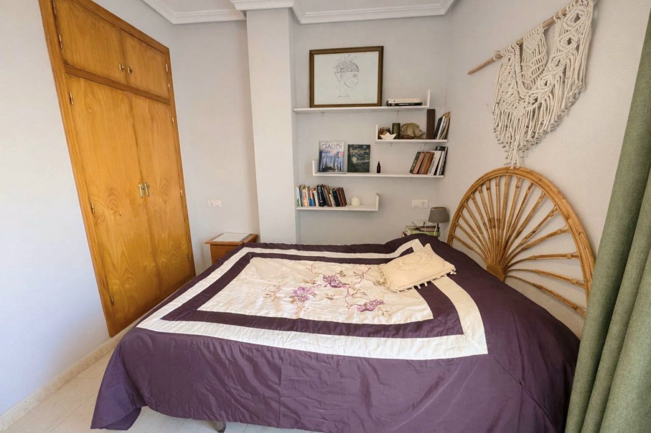 2 slaapkamer Penthouse te koop in Torrevieja - € 150.000 (Ref: 9640729)