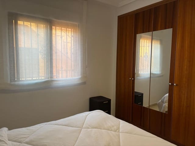 2 makuuhuone Huvila myytävänä paikassa Torrevieja mukana uima-altaan 
autotalli - 239 000 € (Ref: 9640733)