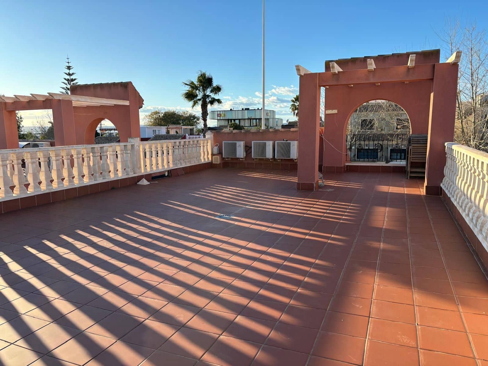 2 makuuhuone Huvila myytävänä paikassa Torrevieja mukana uima-altaan 
autotalli - 239 000 € (Ref: 9640733)