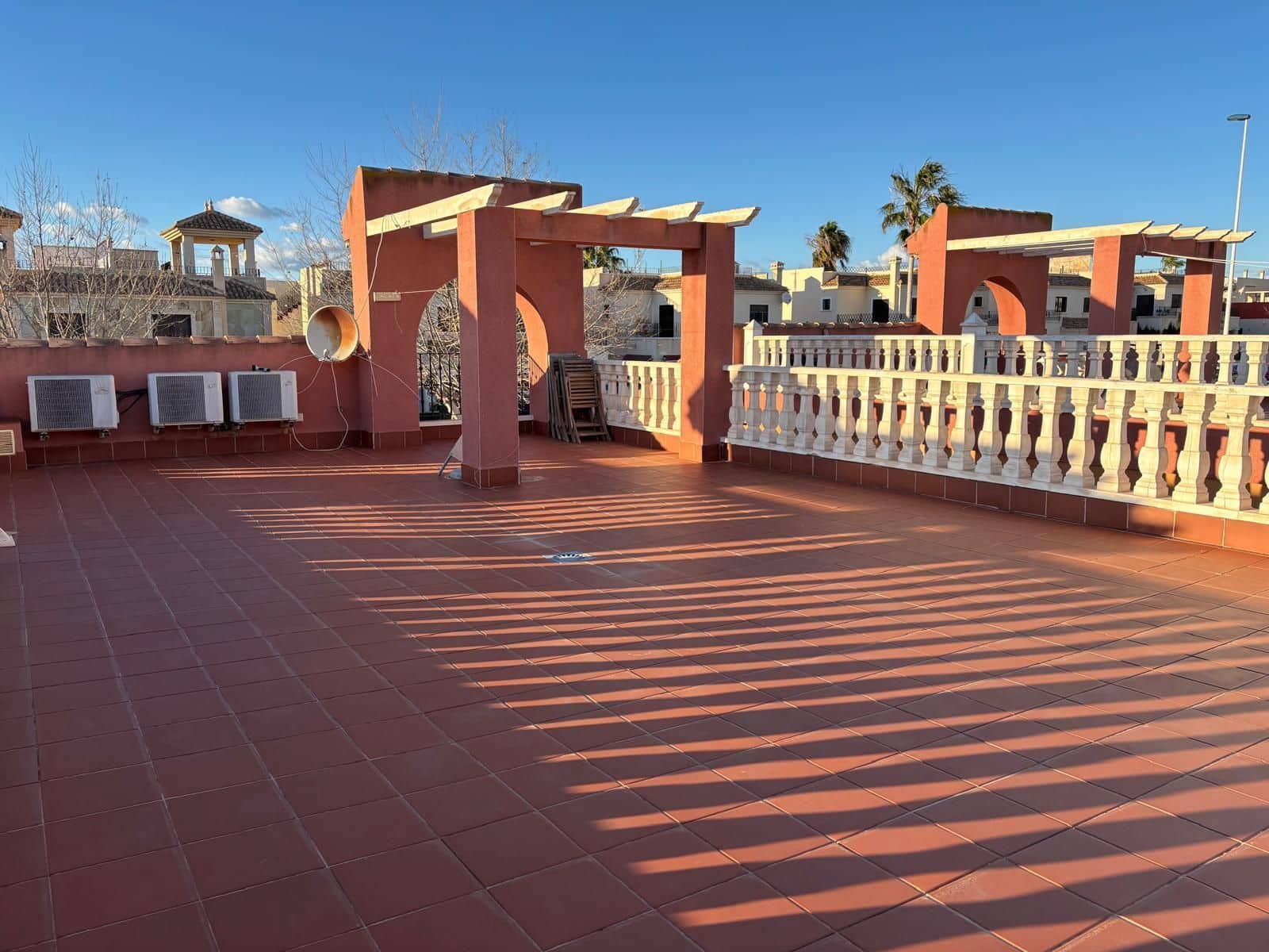 2 makuuhuone Huvila myytävänä paikassa Torrevieja mukana uima-altaan 
autotalli - 239 000 € (Ref: 9640733)