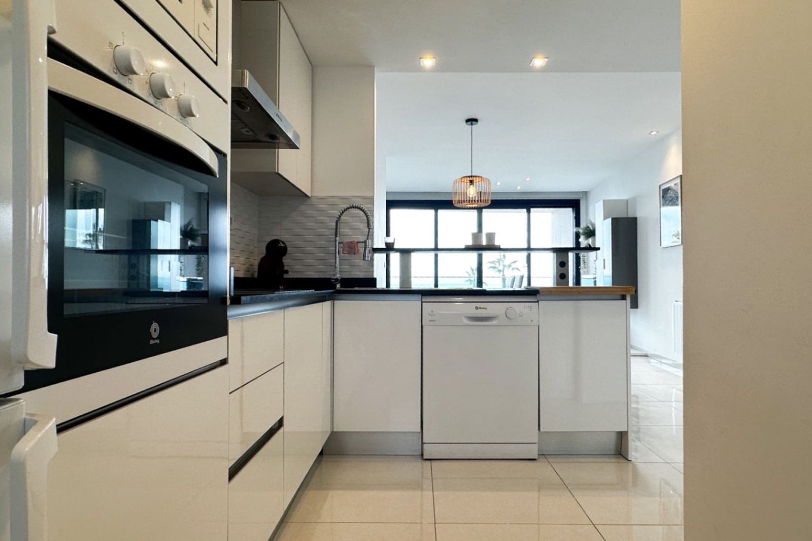 2 makuuhuone Huoneisto myytävänä paikassa Torrevieja mukana uima-altaan 
autotalli - 420 000 € (Ref: 9640734)