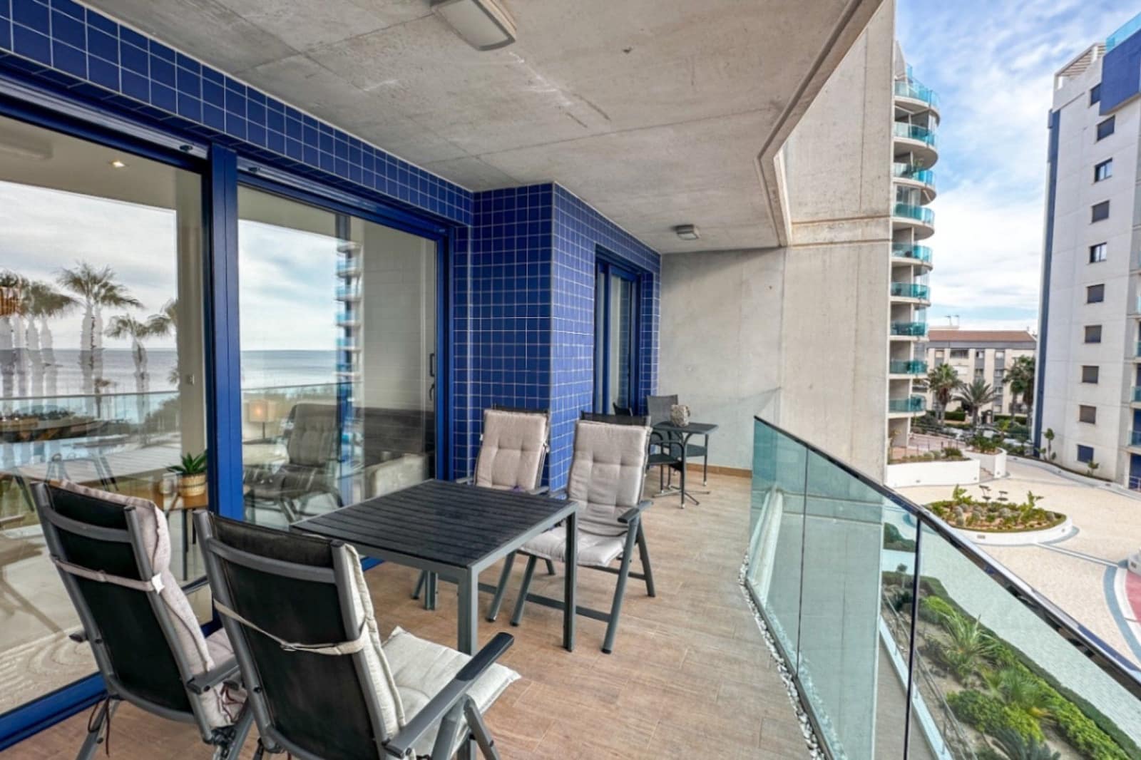 2 makuuhuone Huoneisto myytävänä paikassa Torrevieja mukana uima-altaan 
autotalli - 420 000 € (Ref: 9640734)