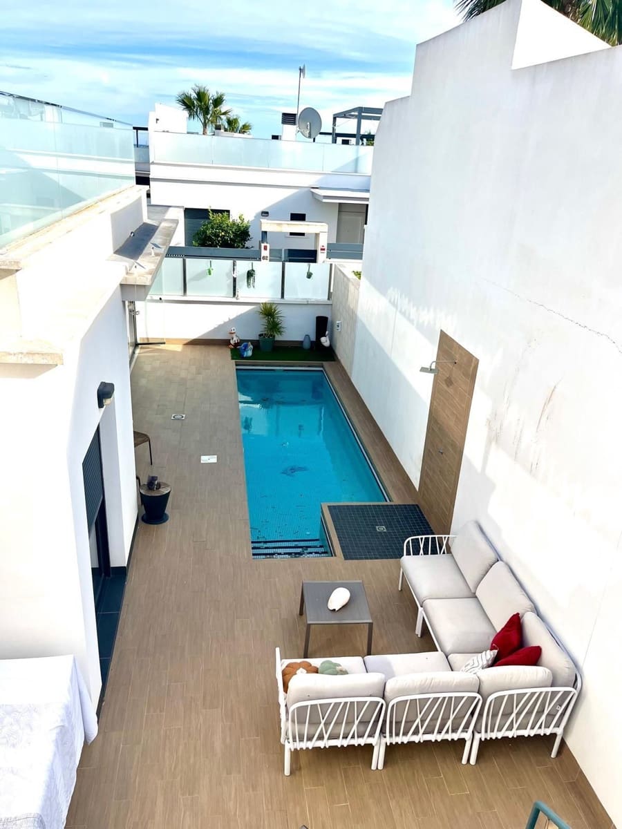 3 sovrum Villa till salu i Torrevieja med pool garage - 530 000 € (Ref: 9640737)