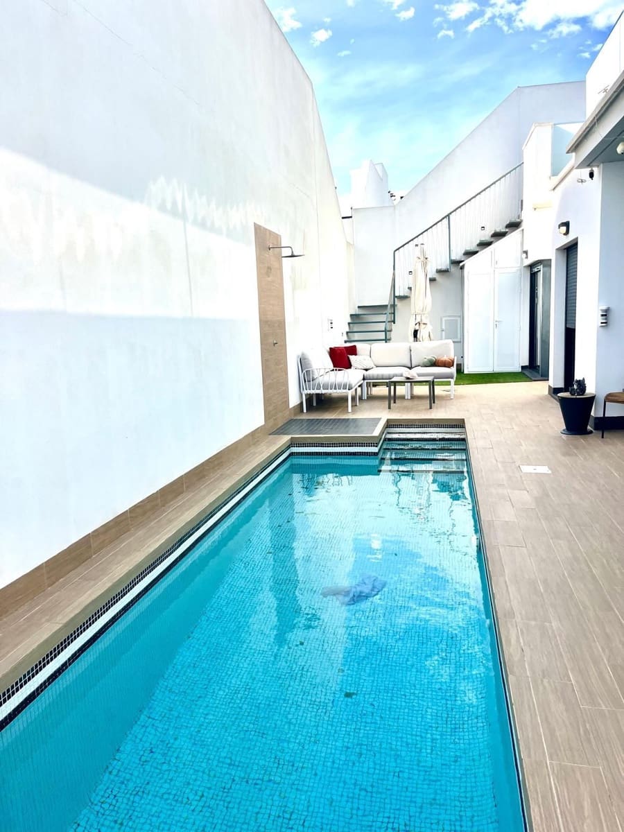 3 sovrum Villa till salu i Torrevieja med pool garage - 530 000 € (Ref: 9640737)