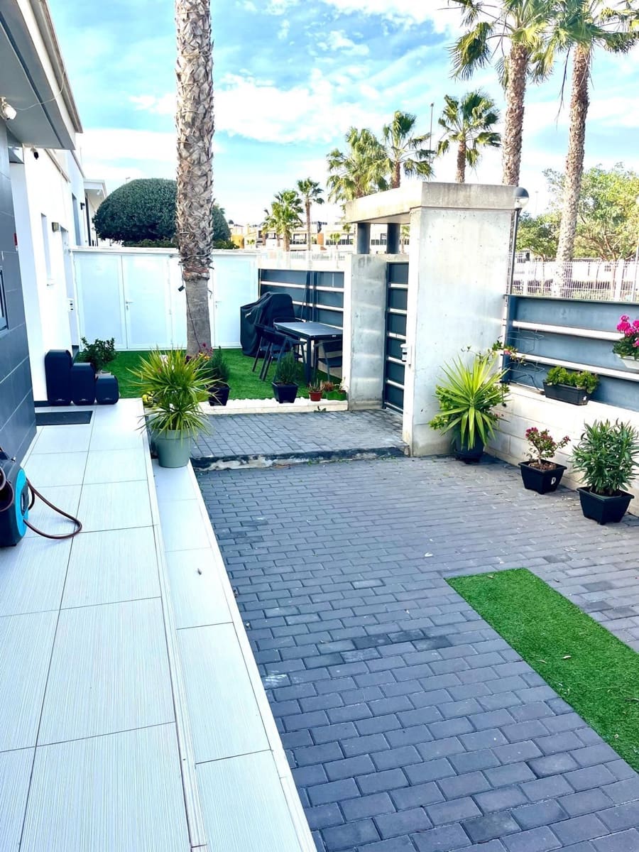 3 sovrum Villa till salu i Torrevieja med pool garage - 530 000 € (Ref: 9640737)