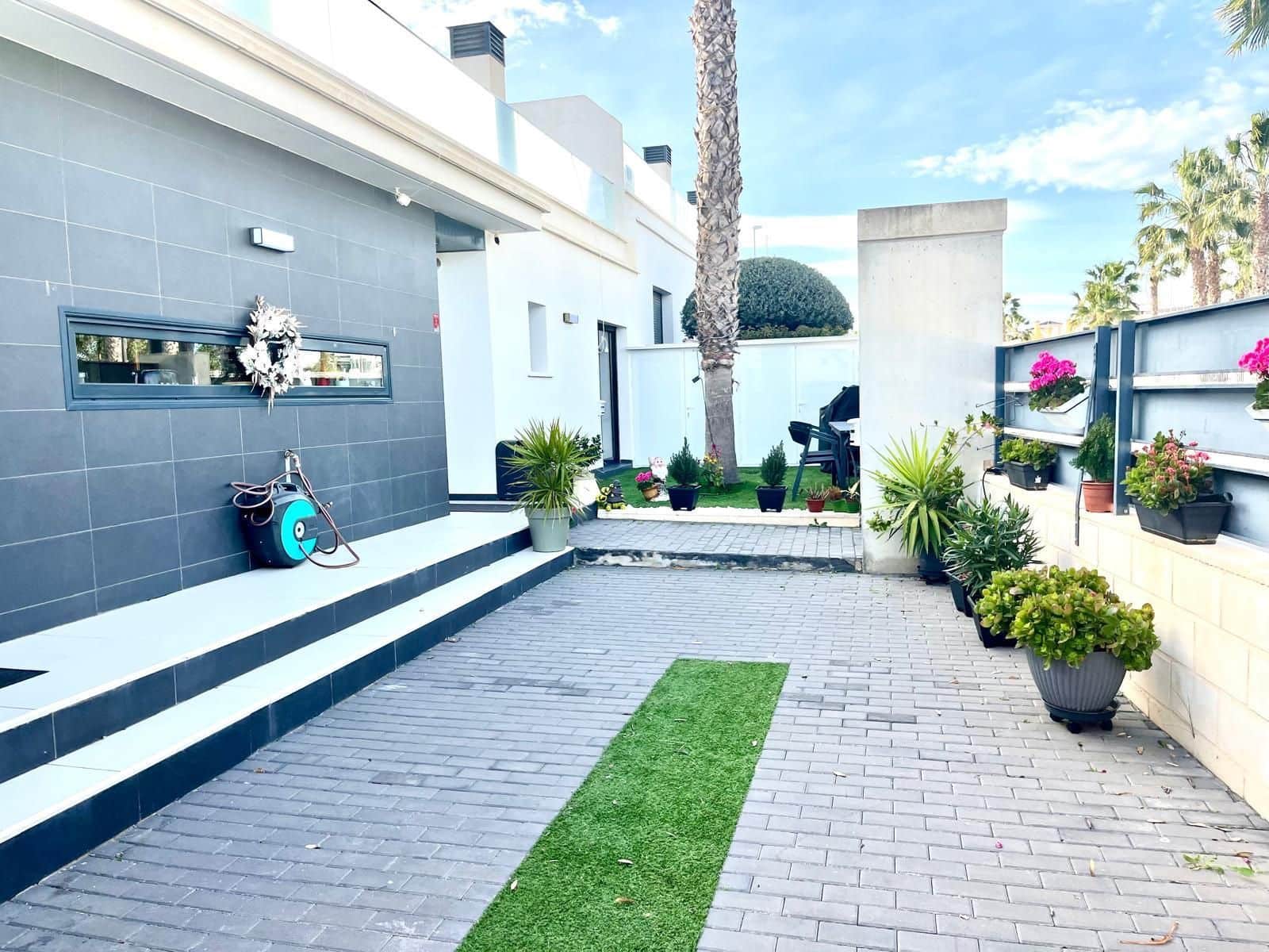 3 sovrum Villa till salu i Torrevieja med pool garage - 530 000 € (Ref: 9640737)