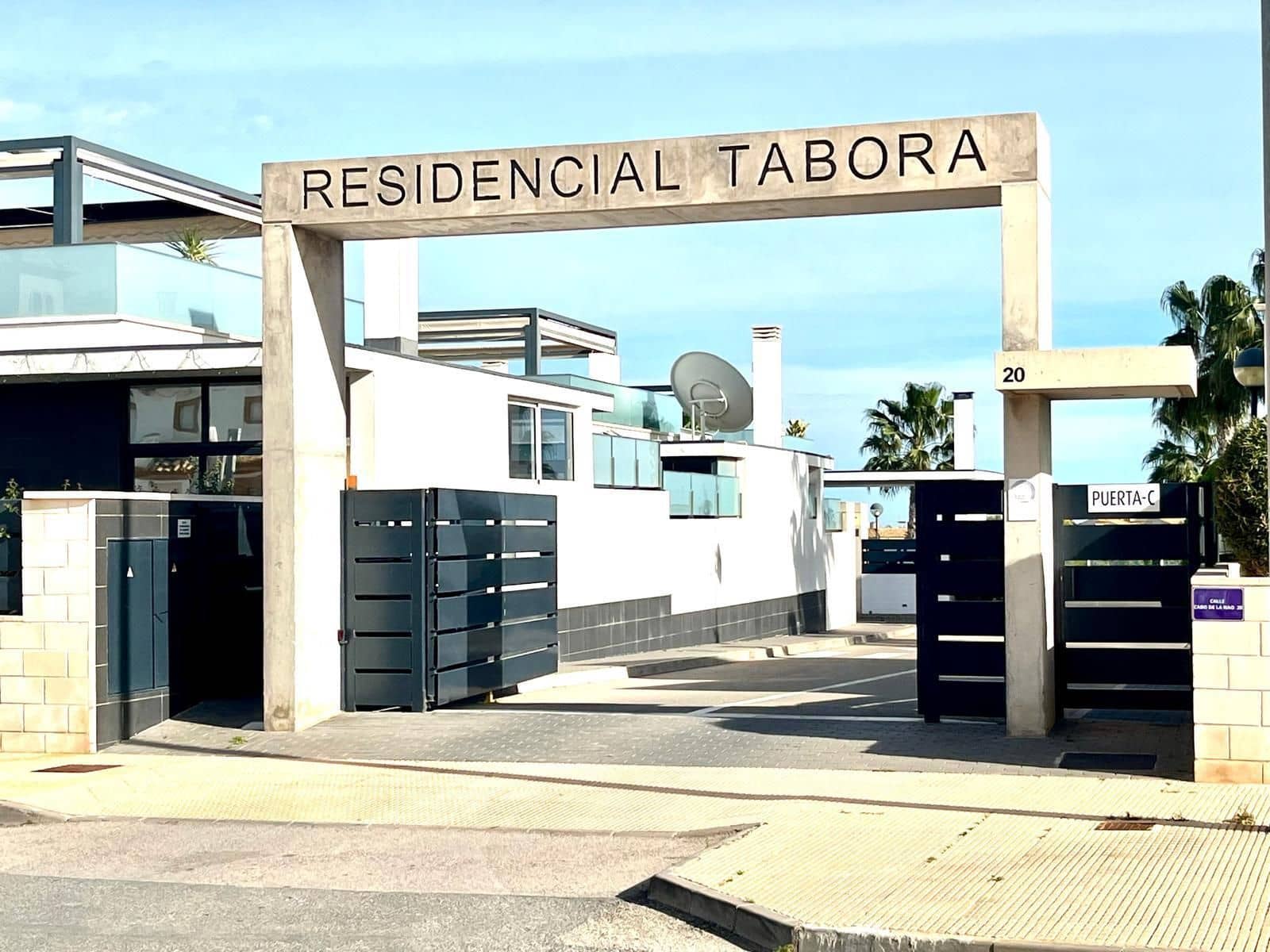 3 sovrum Villa till salu i Torrevieja med pool garage - 530 000 € (Ref: 9640737)