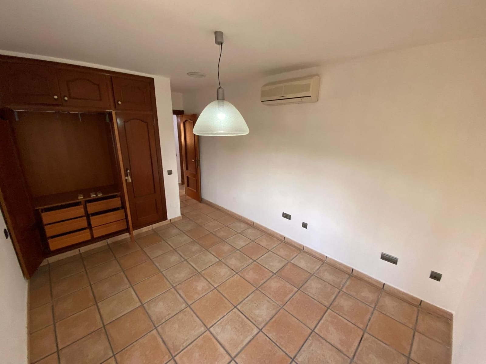 Chalet de 5 habitaciones en Torrevieja en venta con piscina garaje - 744.500 € (Ref: 9643795)