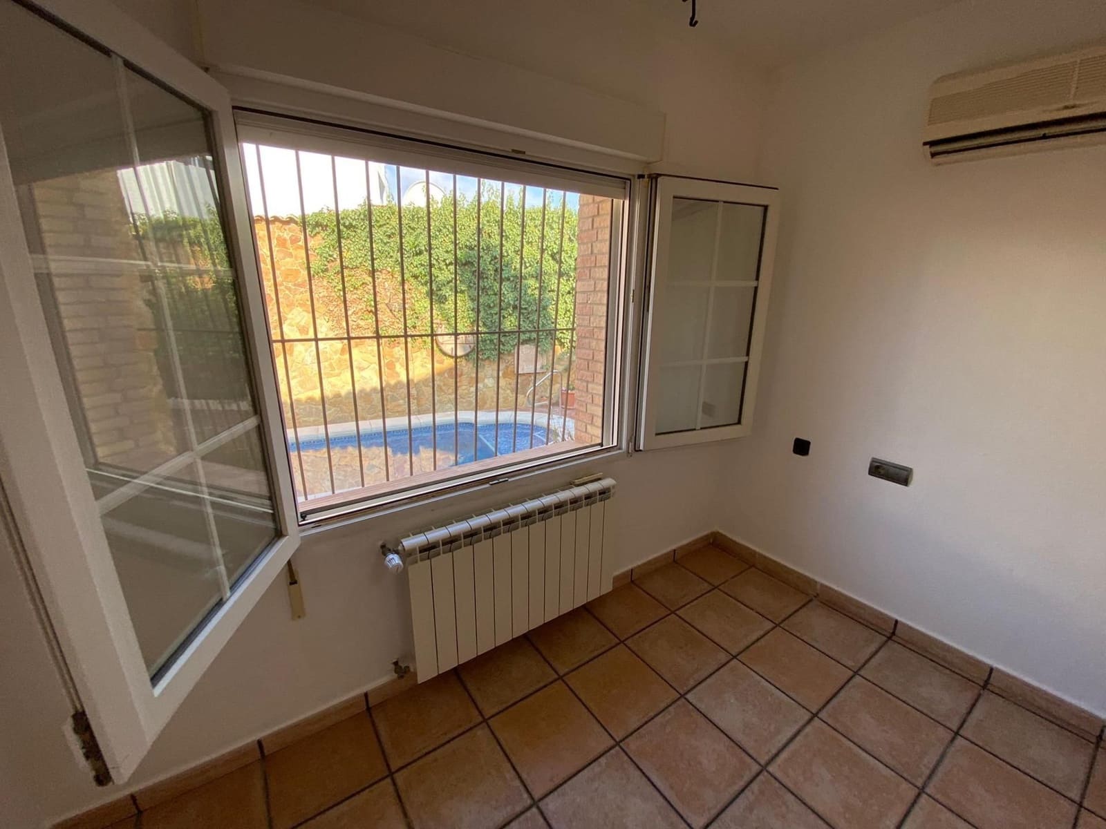 Chalet de 5 habitaciones en Torrevieja en venta con piscina garaje - 744.500 € (Ref: 9643795)