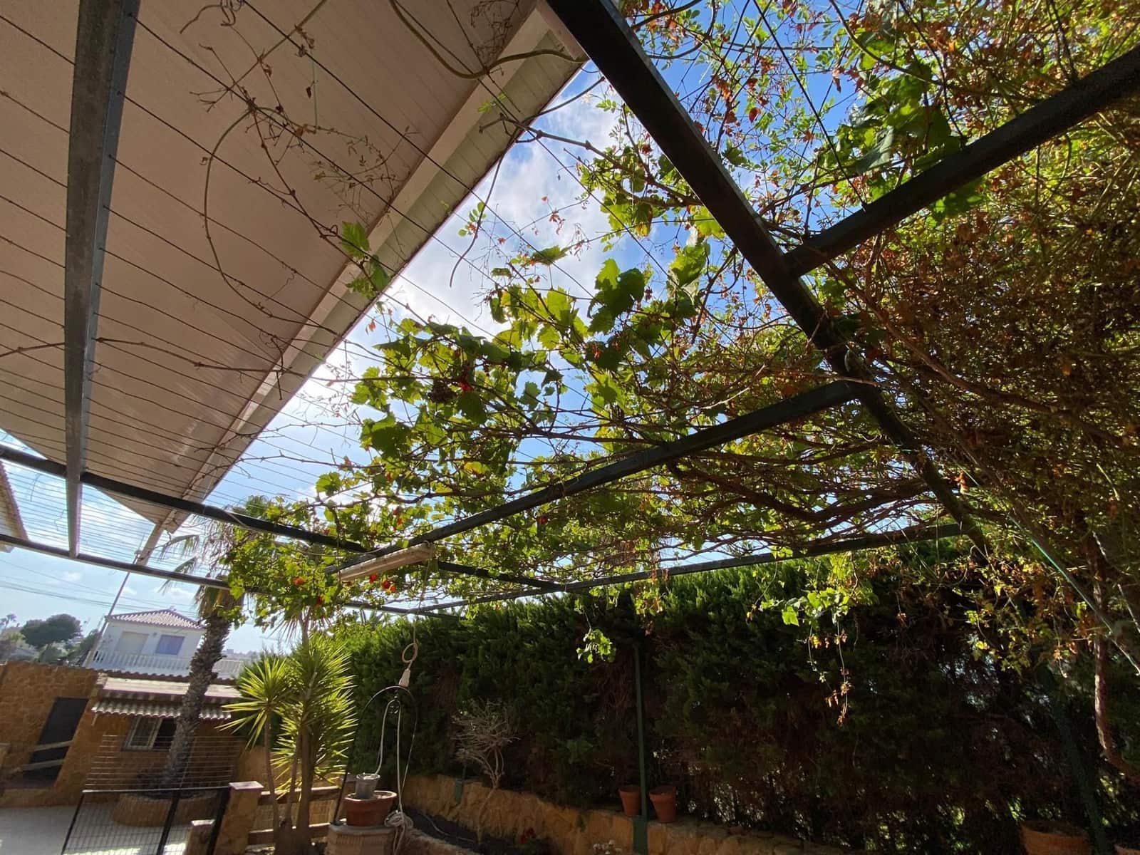 Chalet de 5 habitaciones en Torrevieja en venta con piscina garaje - 744.500 € (Ref: 9643795)