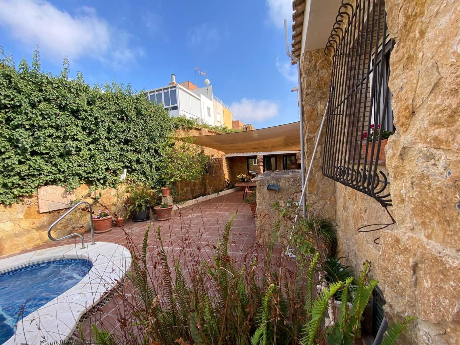 Chalet de 5 habitaciones en Torrevieja en venta con piscina garaje - 744.500 € (Ref: 9643795)