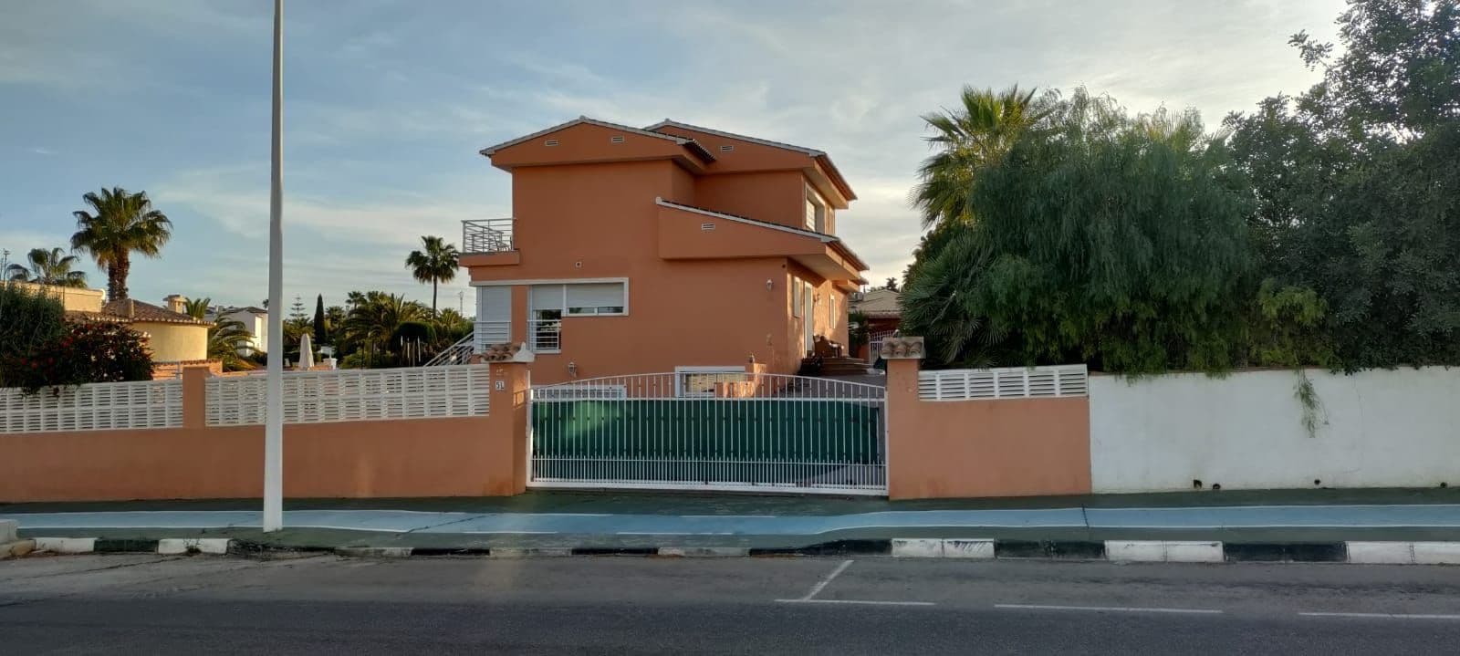 5 bedroom Villa for sale in Calpe / Calp with pool garage - € 680,000 (Ref: 9647785)