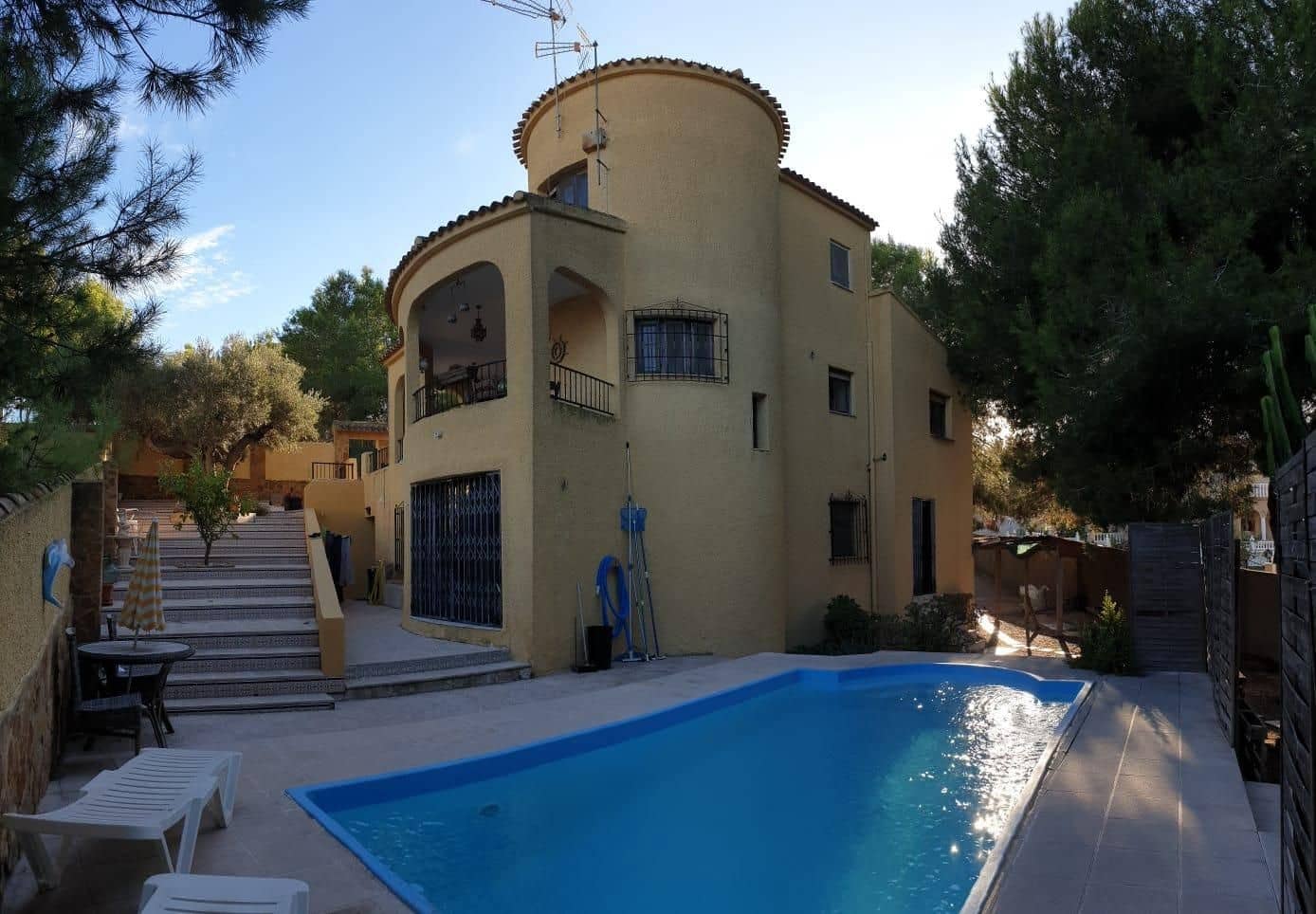 6 soverom Villa til salgs i Orihuela Costa med svømmebasseng garasje - € 450 000 (Ref: 9647786)