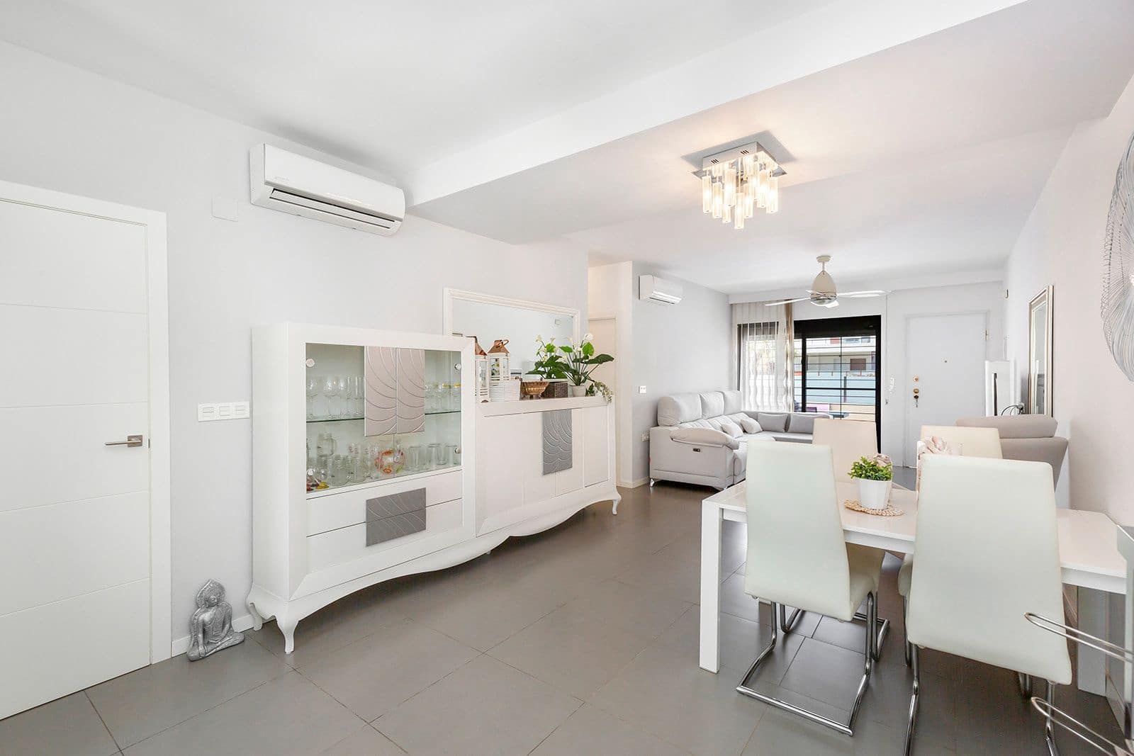 4 Zimmer Apartment zu verkaufen in Pilar de la Horadada mit Pool Garage - 597.800 € (Ref: 9658376)