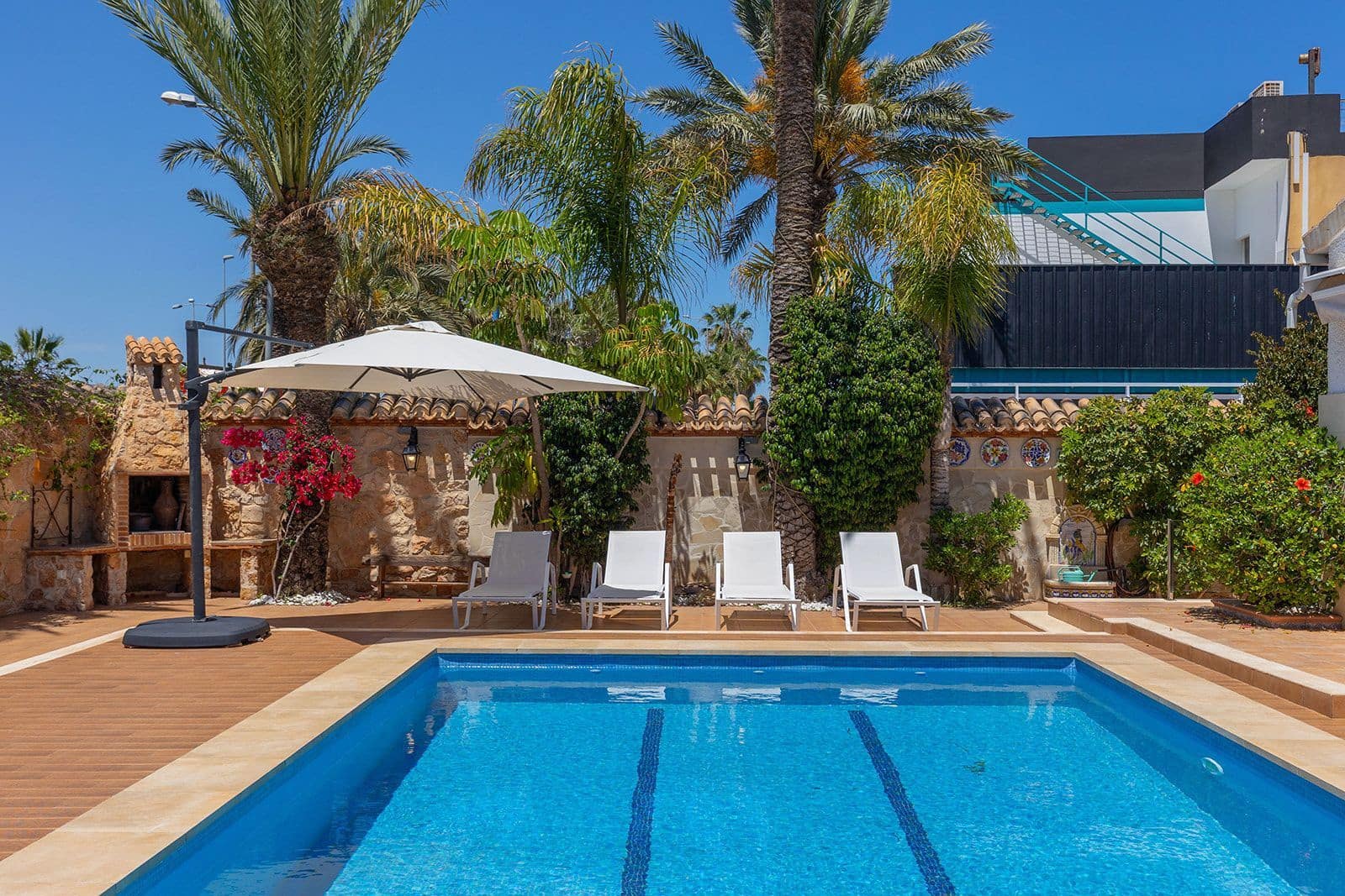4 Zimmer Villa zu verkaufen in Orihuela Costa mit Pool Garage - 749.900 € (Ref: 9658378)