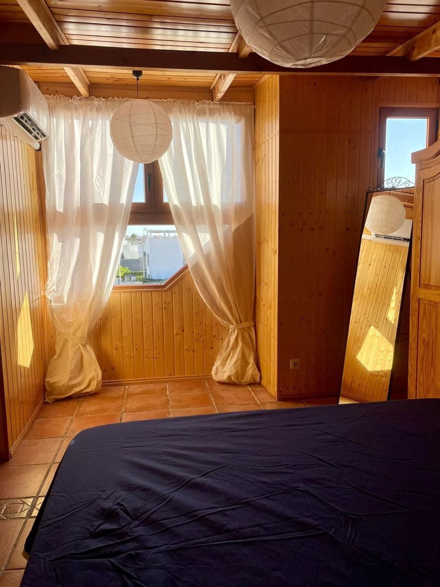 Bungalow de 2 habitaciones en Orihuela Costa en venta con piscina - 131.990 € (Ref: 9676810)