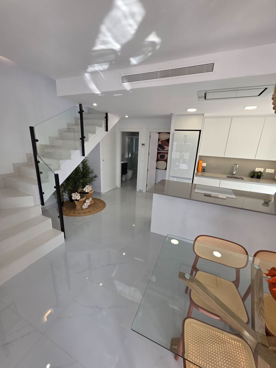 3 sypialnia Willa na sprzedaż w Orihuela Costa z basenem garażem - 415 000 € (Ref: 9679507)