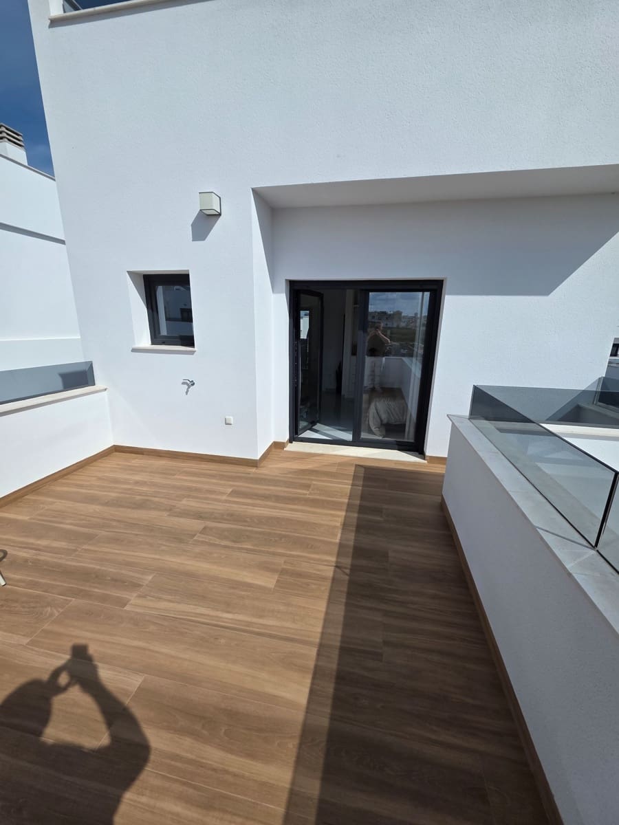 3 sypialnia Willa na sprzedaż w Orihuela Costa z basenem garażem - 415 000 € (Ref: 9679507)