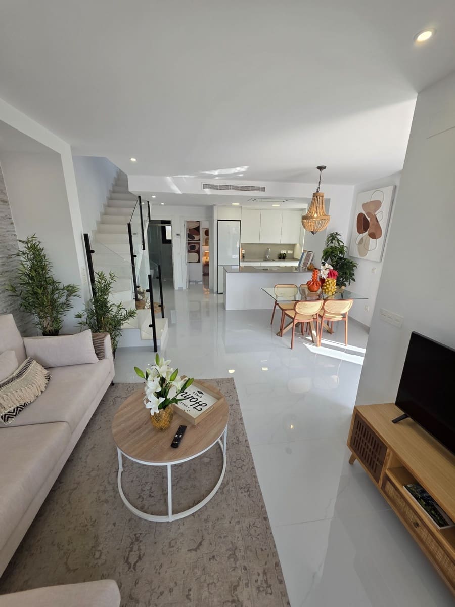 3 sypialnia Willa na sprzedaż w Orihuela Costa z basenem garażem - 415 000 € (Ref: 9679507)