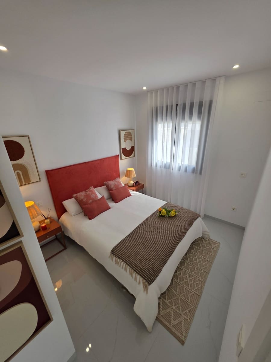 3 sypialnia Willa na sprzedaż w Orihuela Costa z basenem garażem - 415 000 € (Ref: 9679507)