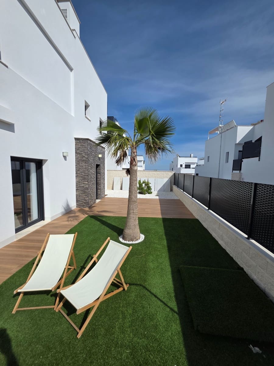 3 sypialnia Willa na sprzedaż w Orihuela Costa z basenem garażem - 415 000 € (Ref: 9679507)