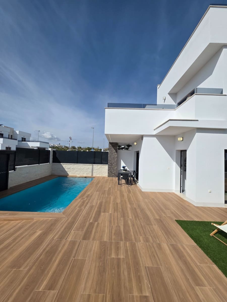 3 sypialnia Willa na sprzedaż w Orihuela Costa z basenem garażem - 415 000 € (Ref: 9679507)