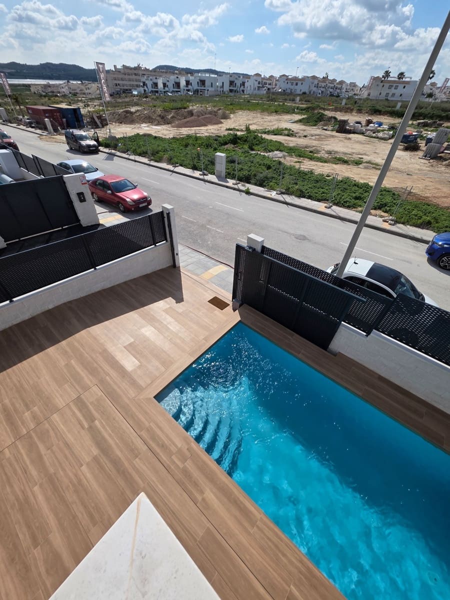 3 sypialnia Willa na sprzedaż w Orihuela Costa z basenem garażem - 415 000 € (Ref: 9679507)