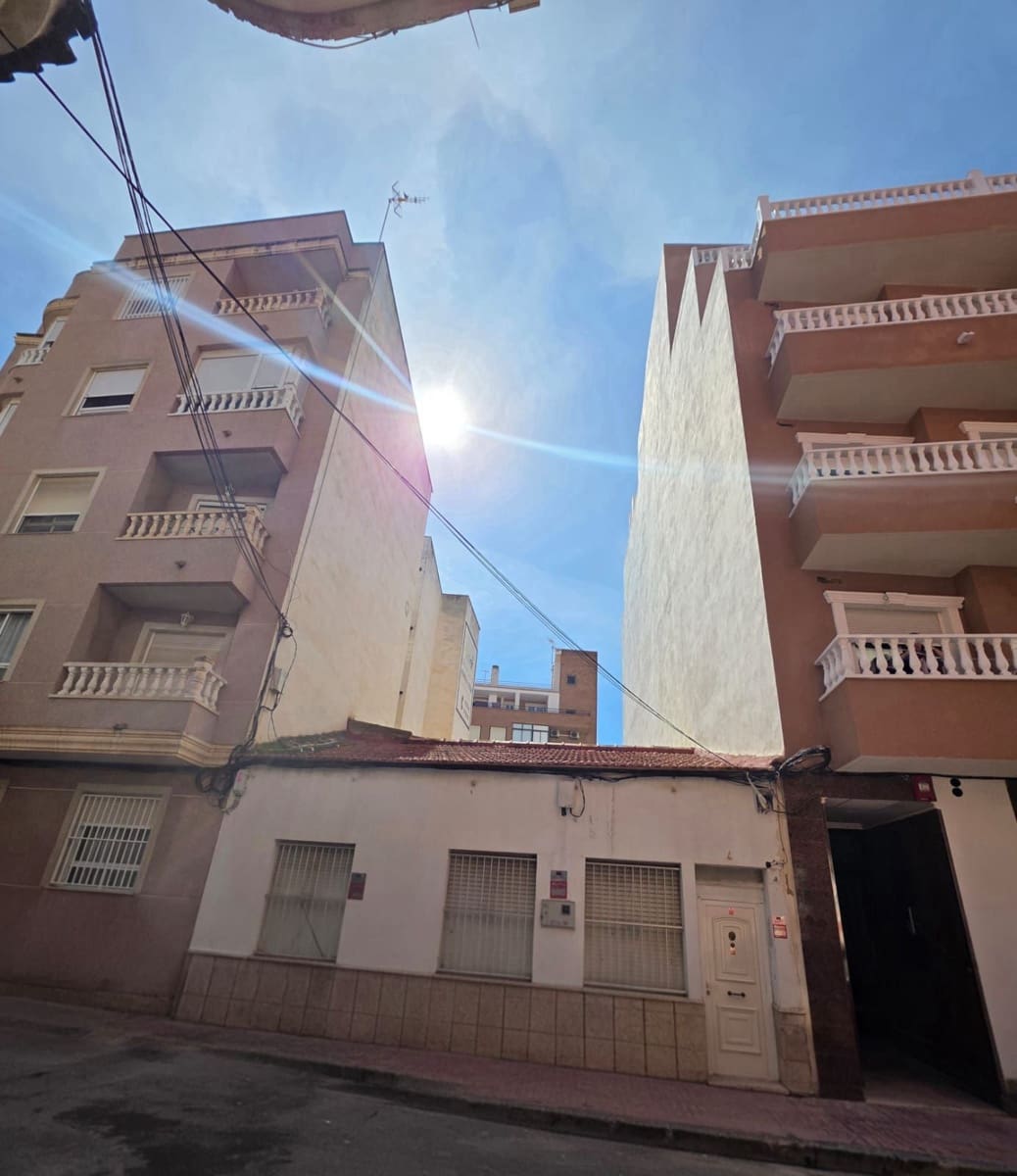 Byggetomt til salgs i Torrevieja - € 130 000 (Ref: 9679509)