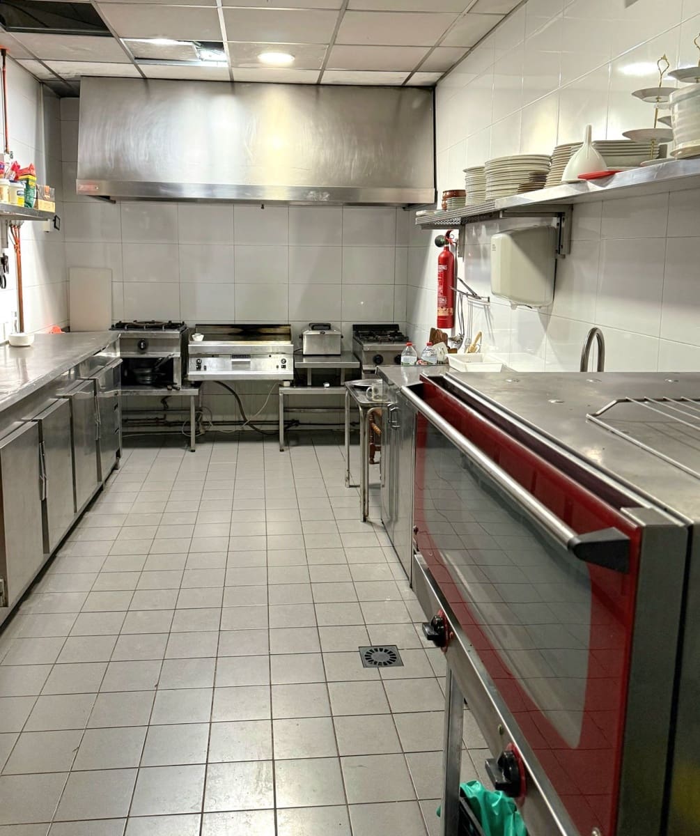 2 bedroom Commercial for sale in Torrevieja - € 229,500 (Ref: 9686094)