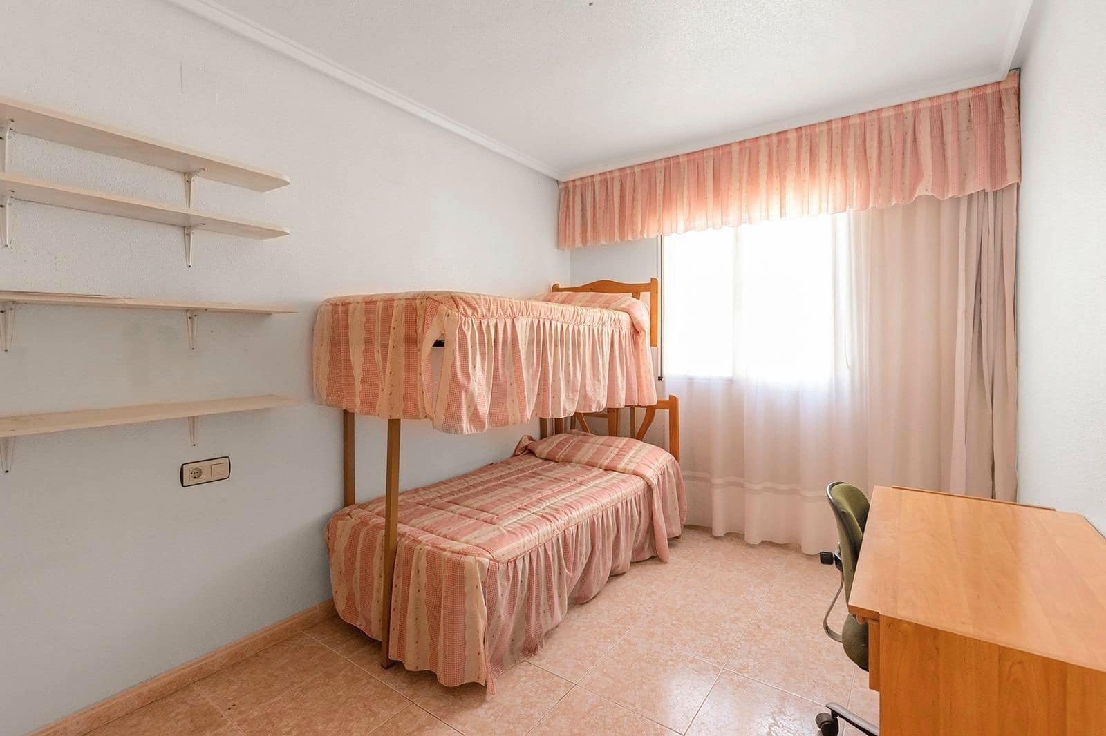 2 Zimmer Bungalow zu verkaufen in Torrevieja mit Pool - 130.000 € (Ref: 9690065)