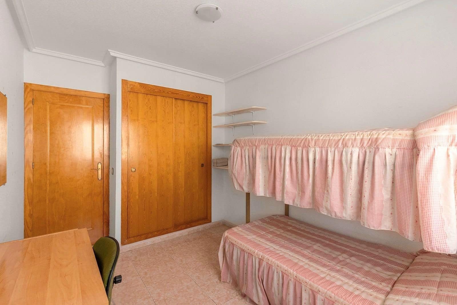 2 Zimmer Bungalow zu verkaufen in Torrevieja mit Pool - 130.000 € (Ref: 9690065)