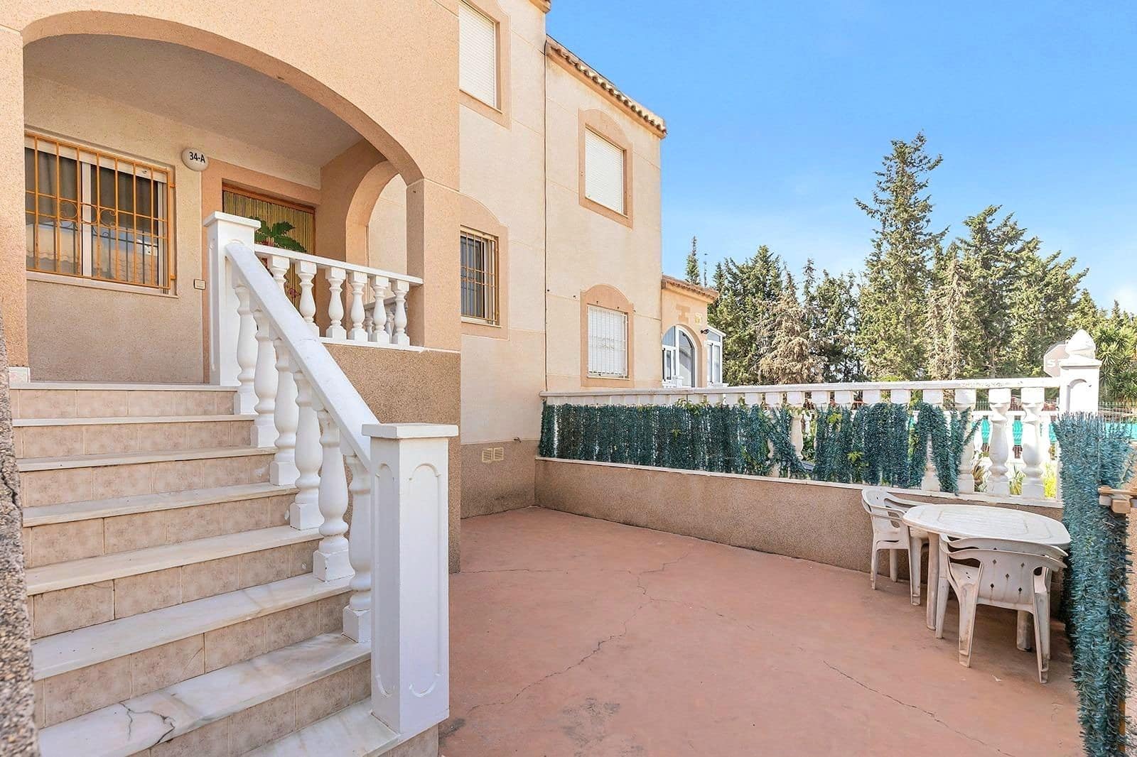 2 Zimmer Bungalow zu verkaufen in Torrevieja mit Pool - 130.000 € (Ref: 9690065)