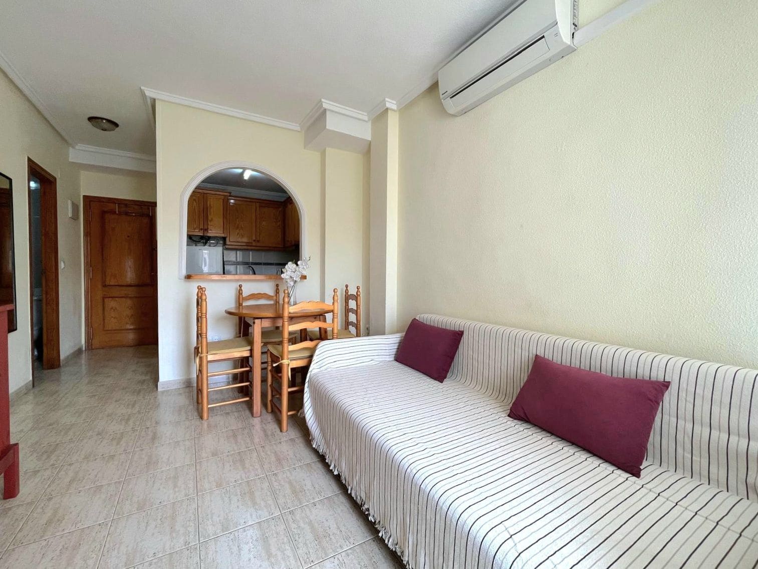 1 bedroom Apartment for sale in Torrevieja with pool - € 114,900 (Ref: 9694749)