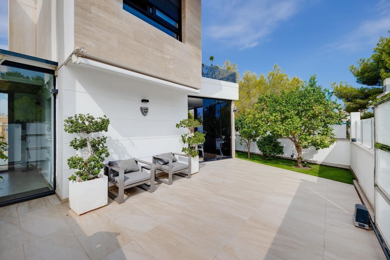 Chalet de 3 habitaciones en Orihuela Costa en venta con piscina garaje - 475.000 € (Ref: 9700474)