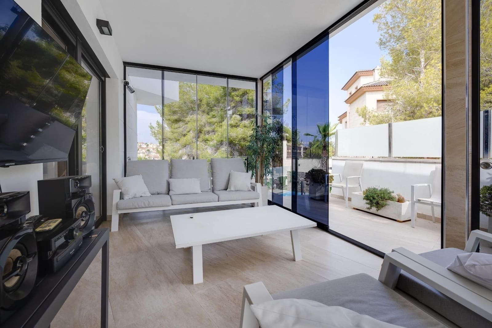 Chalet de 3 habitaciones en Orihuela Costa en venta con piscina garaje - 475.000 € (Ref: 9700474)