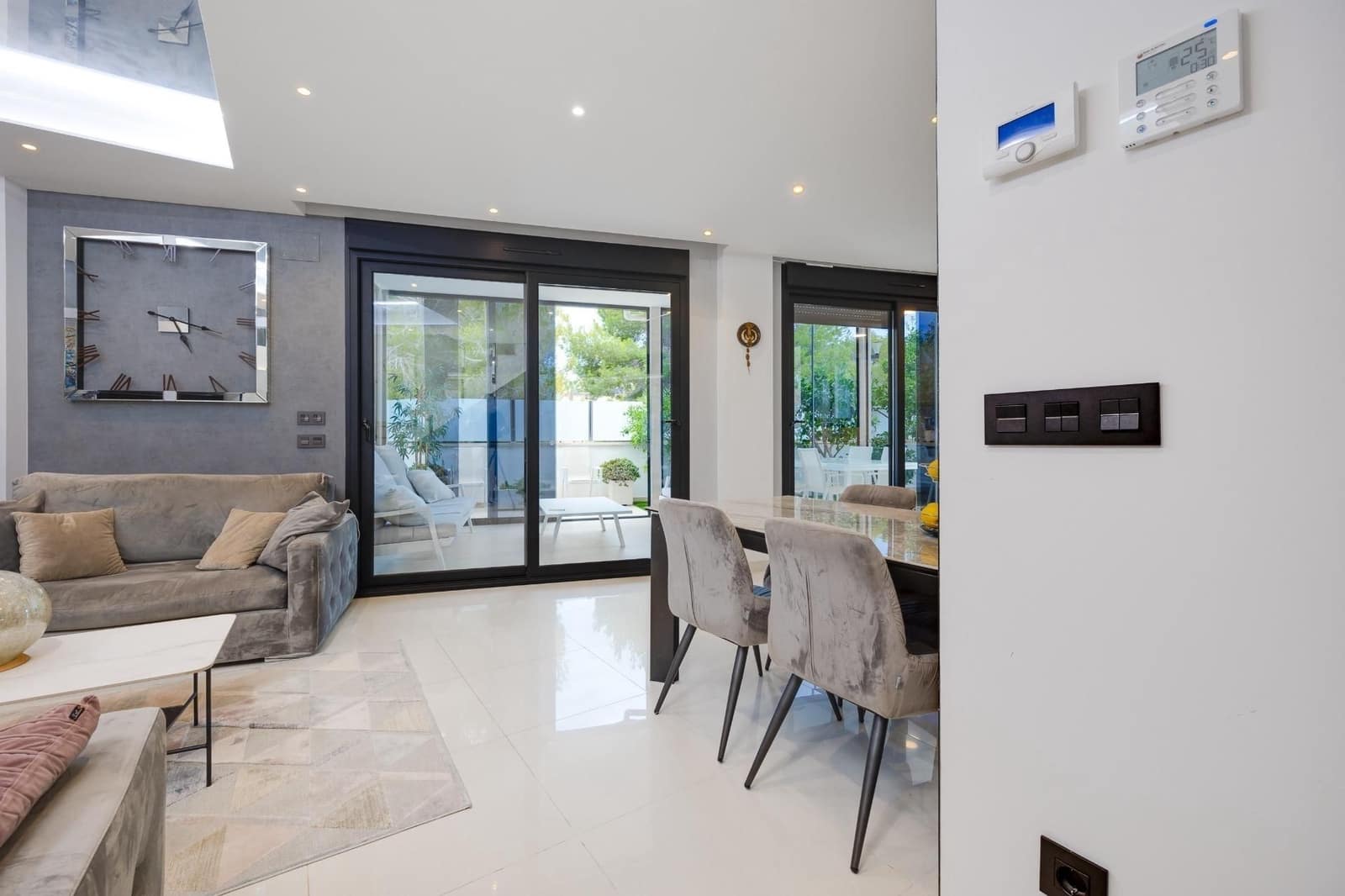 Chalet de 3 habitaciones en Orihuela Costa en venta con piscina garaje - 475.000 € (Ref: 9700474)