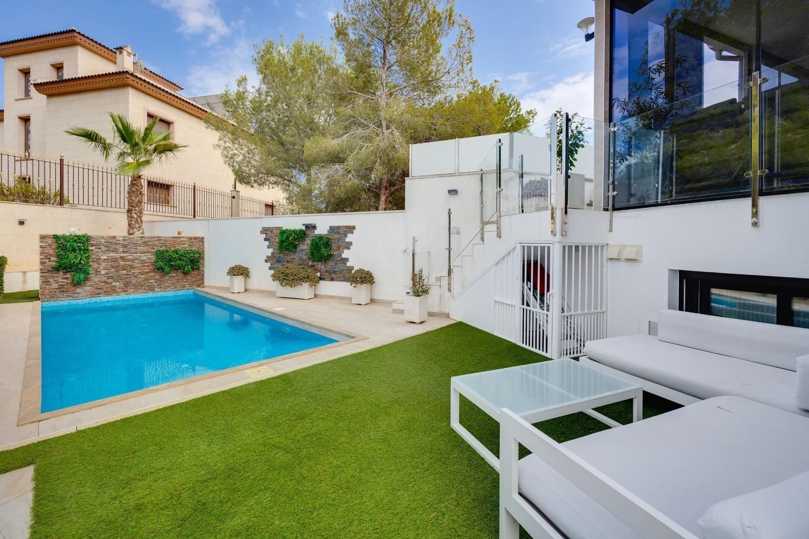 Chalet de 3 habitaciones en Orihuela Costa en venta con piscina garaje - 475.000 € (Ref: 9700474)