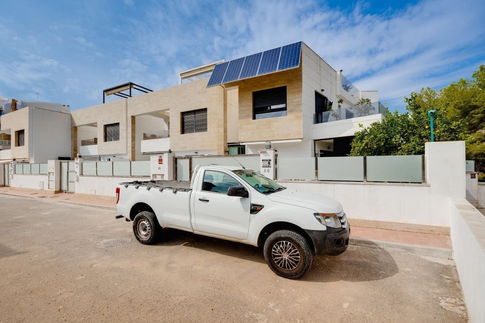 Chalet de 3 habitaciones en Orihuela Costa en venta con piscina garaje - 475.000 € (Ref: 9700474)