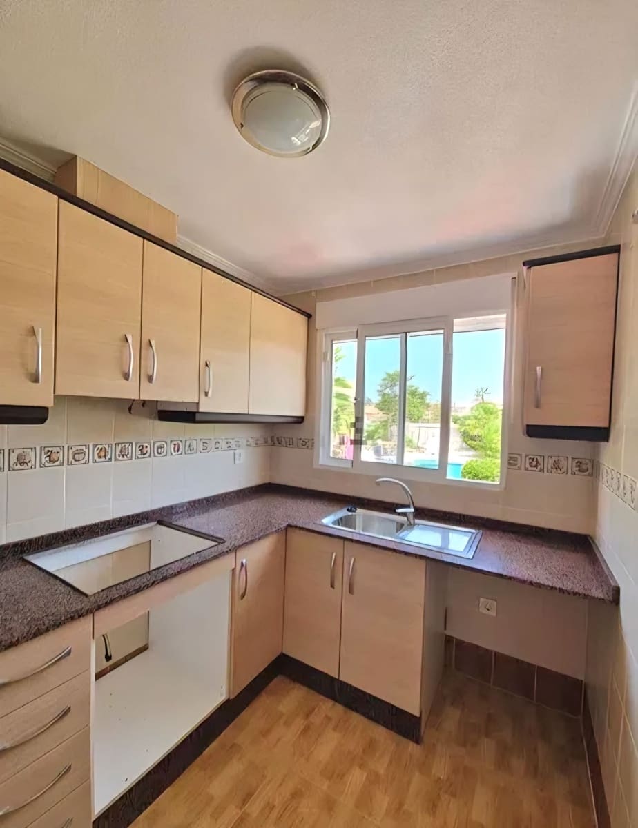 3 soveværelse Semi-Rækkehus til salg i Ciudad Quesada med swimmingpool garage - € 228.000 (Ref: 9700476)