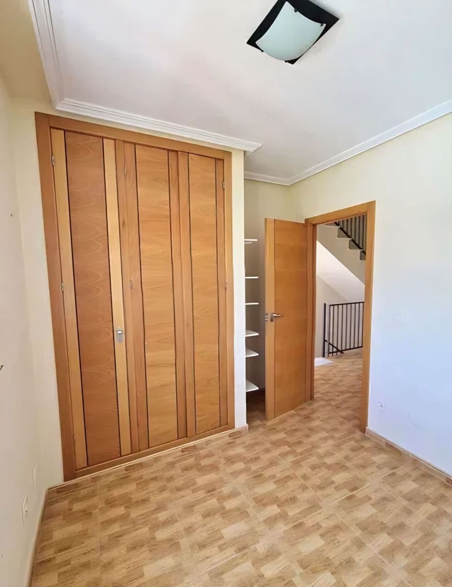 3 soveværelse Semi-Rækkehus til salg i Ciudad Quesada med swimmingpool garage - € 228.000 (Ref: 9700476)