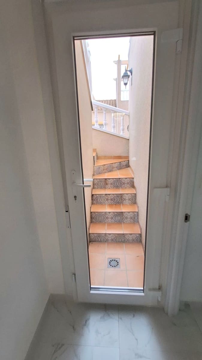 Chalet de 3 habitaciones en Guardamar del Segura en venta con piscina garaje - 450.000 € (Ref: 9704549)