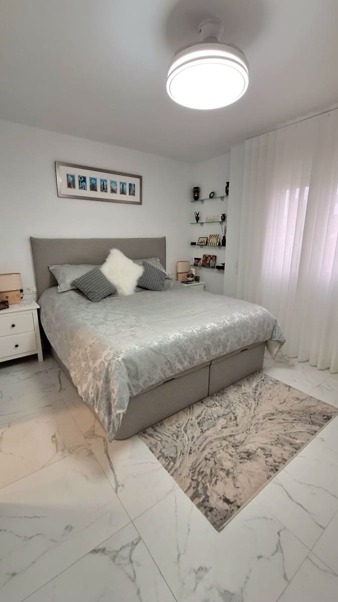 Chalet de 3 habitaciones en Guardamar del Segura en venta con piscina garaje - 450.000 € (Ref: 9704549)