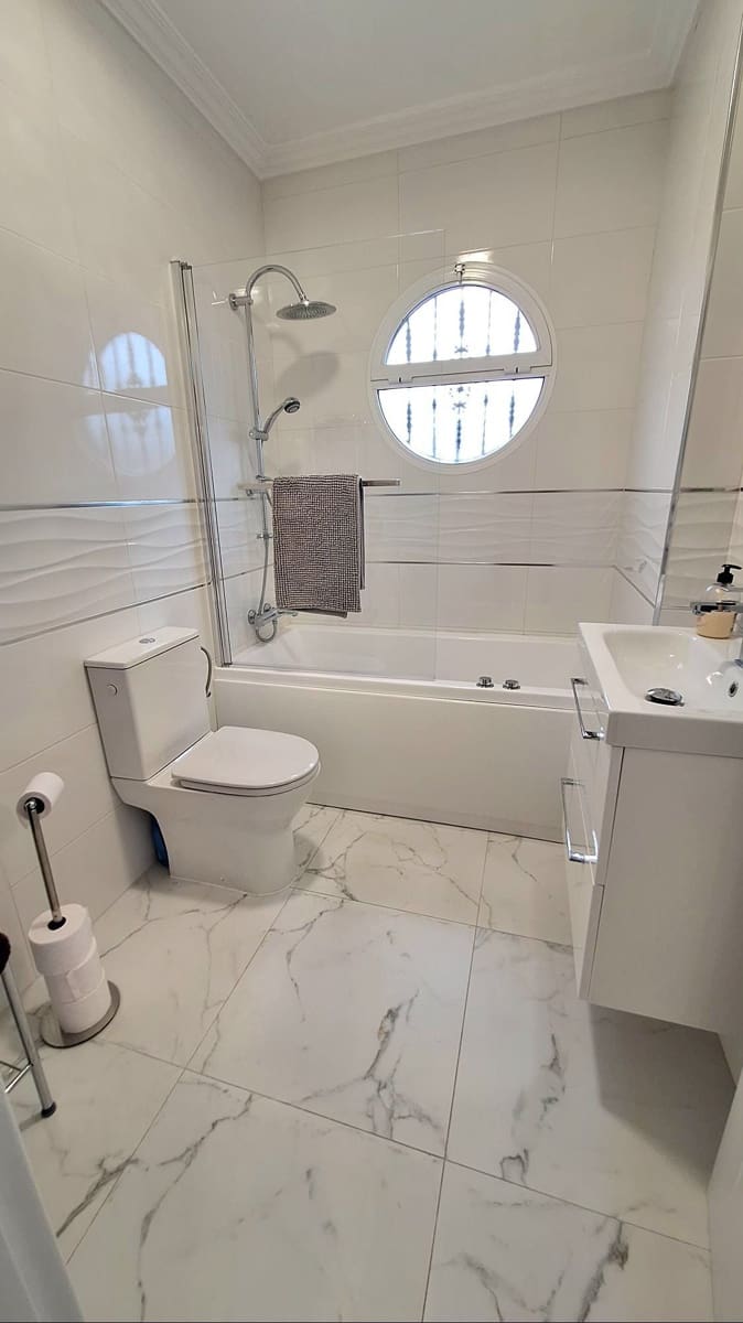 Chalet de 3 habitaciones en Guardamar del Segura en venta con piscina garaje - 450.000 € (Ref: 9704549)