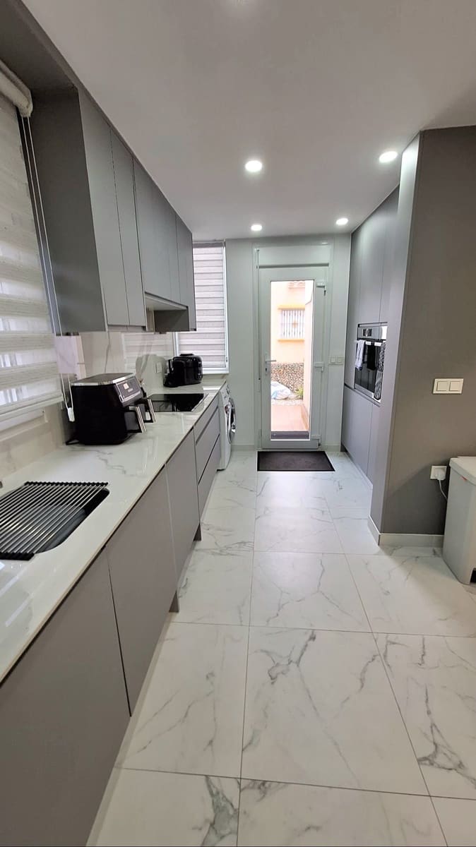 Chalet de 3 habitaciones en Guardamar del Segura en venta con piscina garaje - 450.000 € (Ref: 9704549)