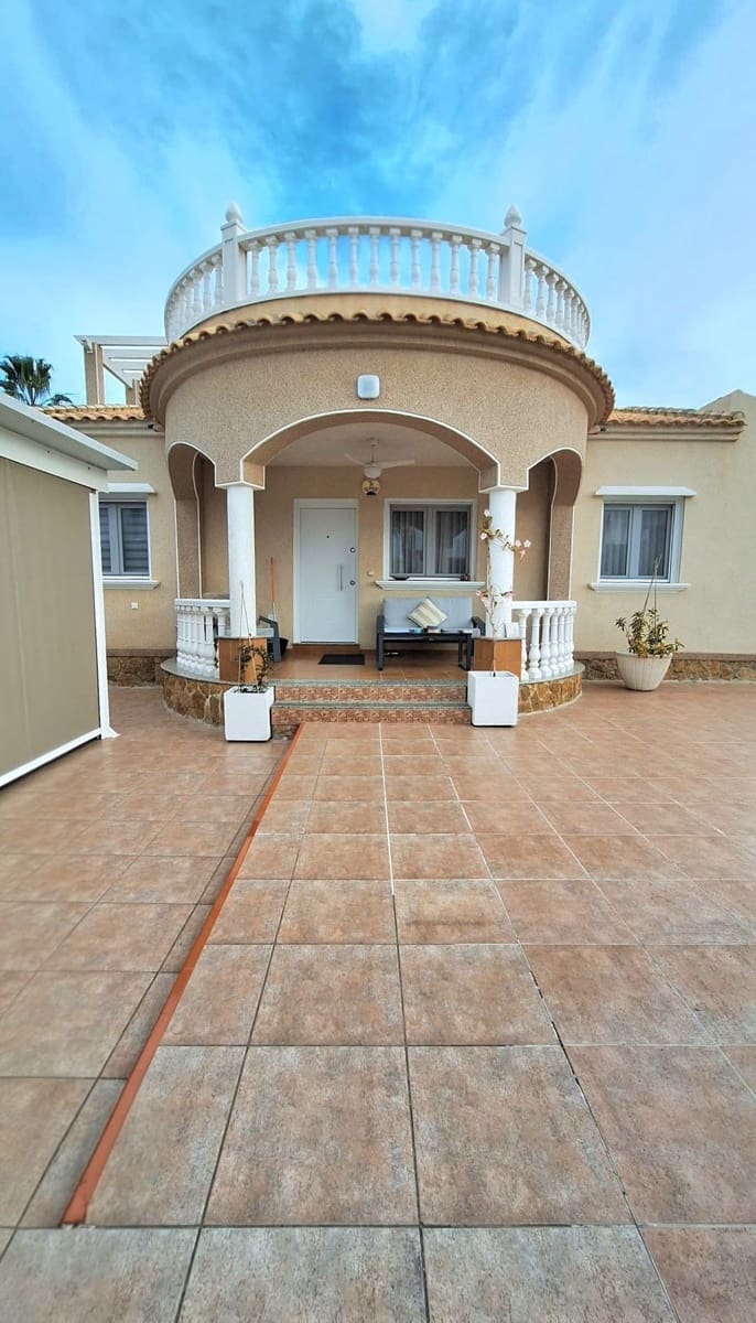 Chalet de 3 habitaciones en Guardamar del Segura en venta con piscina garaje - 450.000 € (Ref: 9704549)