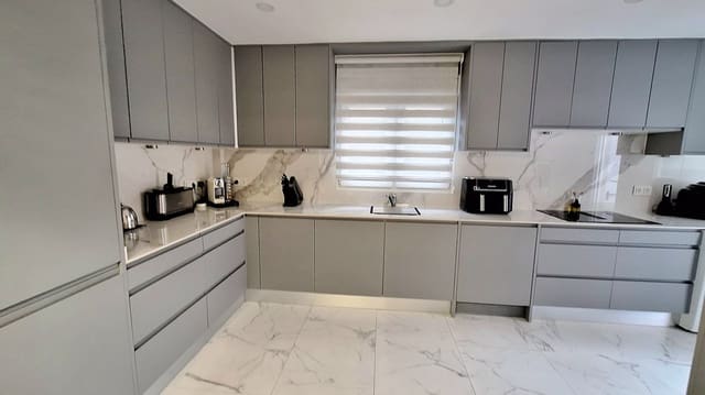 Chalet de 3 habitaciones en Guardamar del Segura en venta con piscina garaje - 450.000 € (Ref: 9704549)