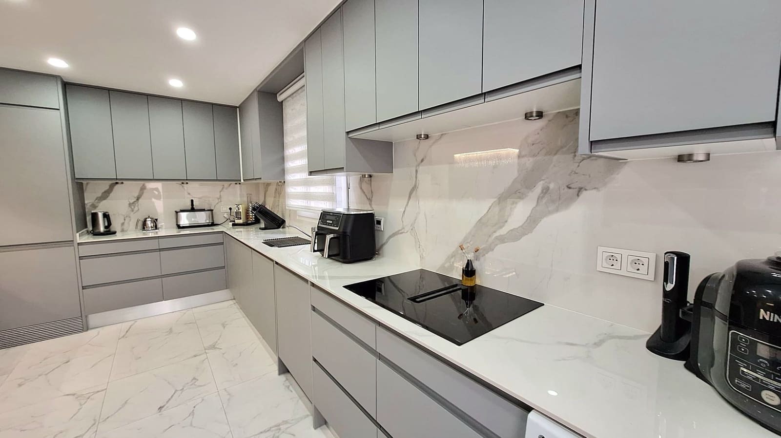 Chalet de 3 habitaciones en Guardamar del Segura en venta con piscina garaje - 450.000 € (Ref: 9704549)